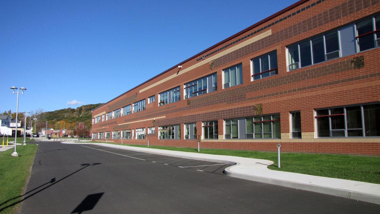 Jonathan E. Reed Elementary School using Winco's 1550 window series.