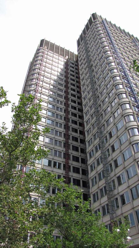 Boston's iconic JFK Federal Building using Winco's custom high performance pre-glazed 1150 fixed and bent corner system integrates historic design with security technology