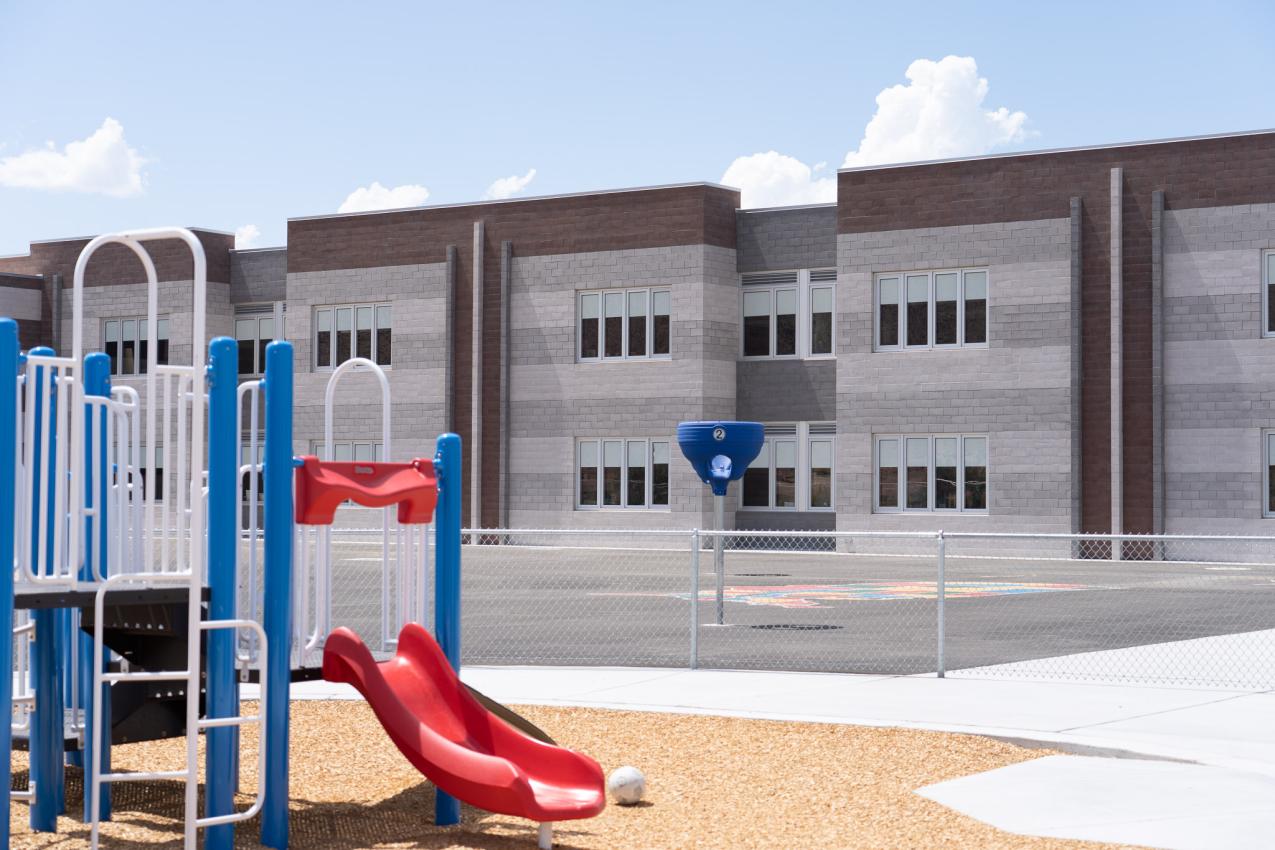Students in the Washoe County School district in Reno, Nevada benefit from the abundant natural light conditions in multiple ways. The automated Transira shading system controls light and significantly improves occupant comfort. Pathogens in the space are reduced because the shade is encased in between glass.