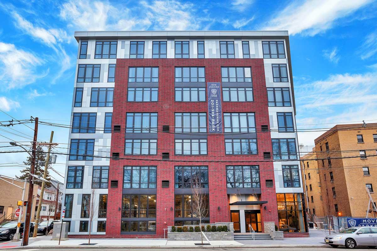 Park Bayonne luxurious apartments in New Jersey using Winco’s 1450 window series, and high-performing NC- 82 Doors. 