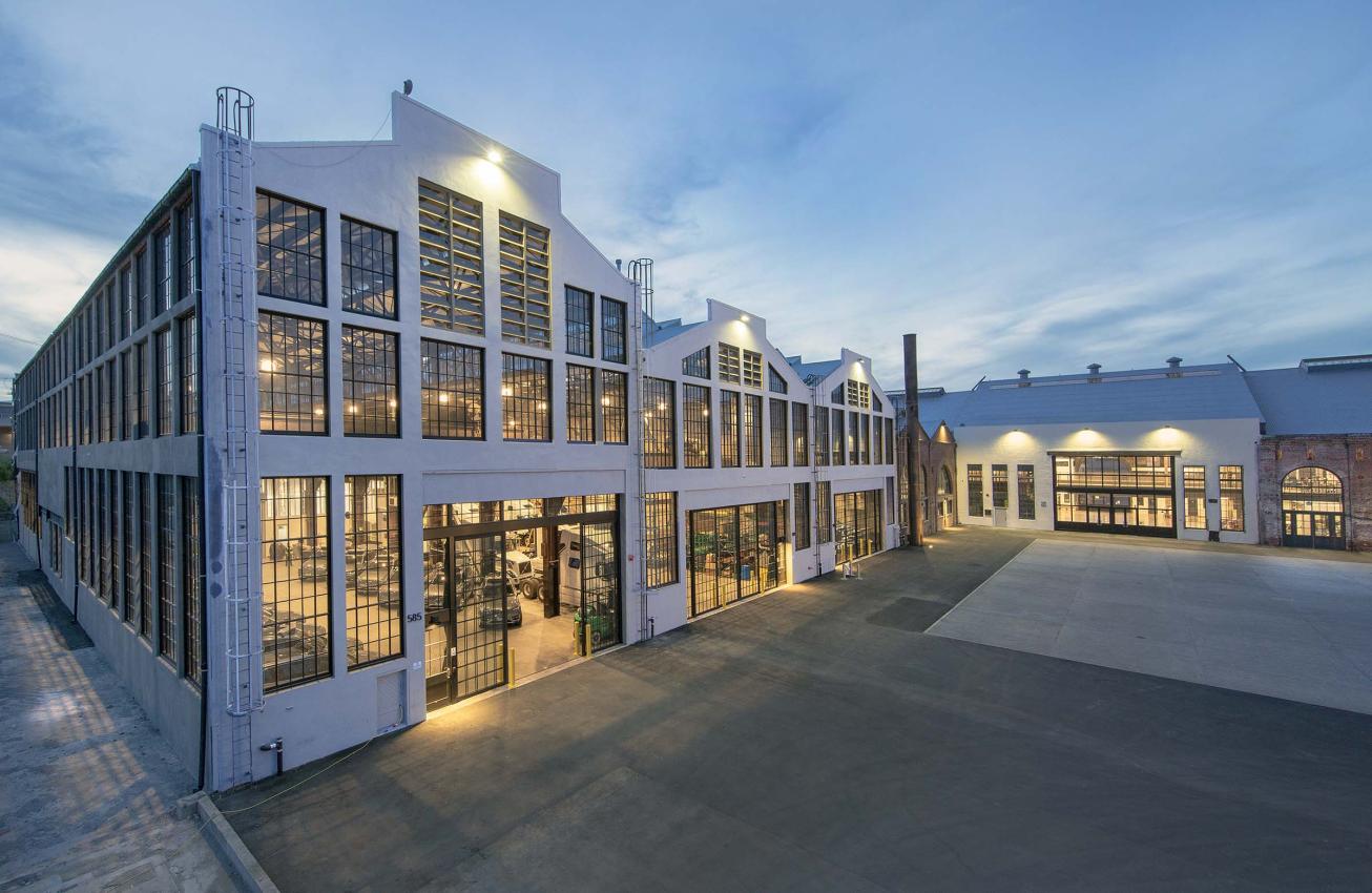 Winco supplied the 3250 Steel Replica window series for Pier 70’s Buildings 115 and 116.