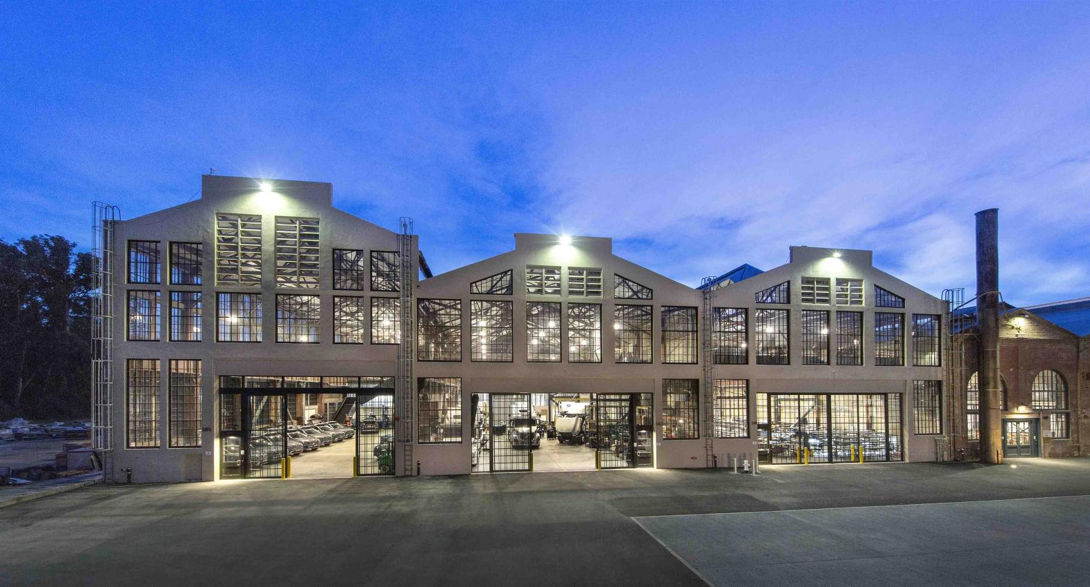 Winco supplied the 3250 Steel Replica window series for Pier 70’s Buildings 115 and 116.