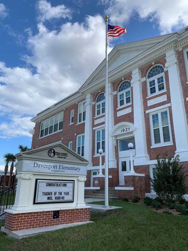 Davenport Elementary School uses Winco's 4410S single-hung, hurricane-resistant windows.