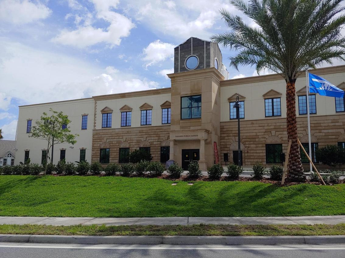 Winco’s 3350 tornado-resistant window series was installed at Tavares Public Safety Complex.