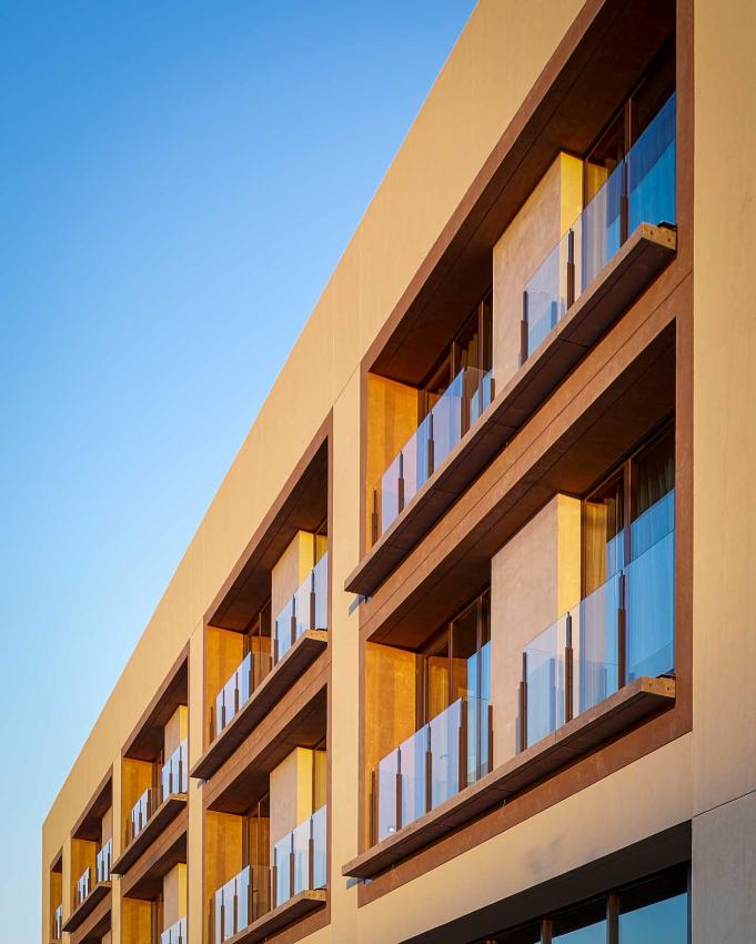 Winco’s Terrace Doors and sidelights are installed on each guest room’s outdoor balcony at Hotel Chaco. By reducing the amount of aluminum required to maintain the structural integrity of the door, Winco’s framing system and UV-resistant finish blends well with the hotel’s emphasis on energy-efficient technology.