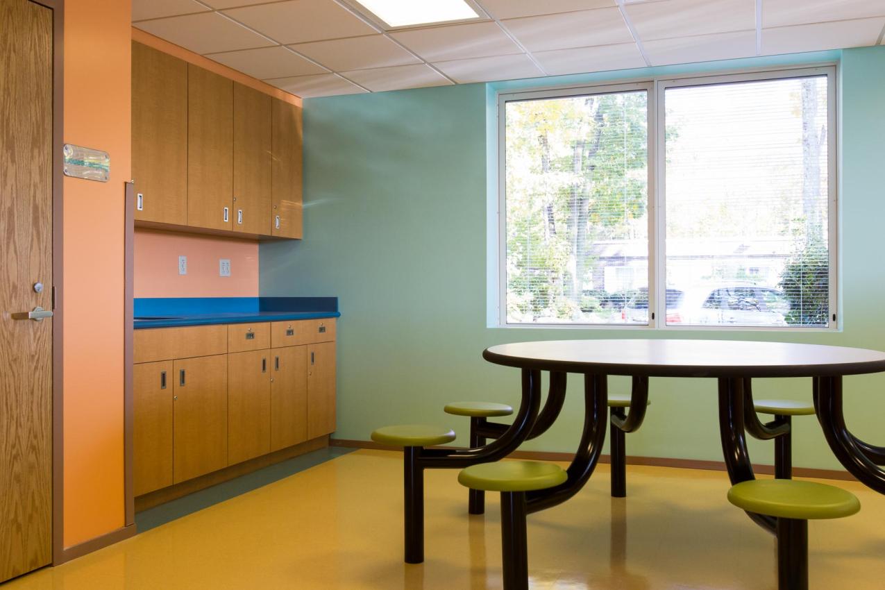 Winco's 8800 Psychiatric window series allow patients of Hampstead Hospital in rural New Hampshire to enjoy vistas of the hospital's 100 acres of rolling hills and woodlands while providing a safe and secure environment through the facility. 