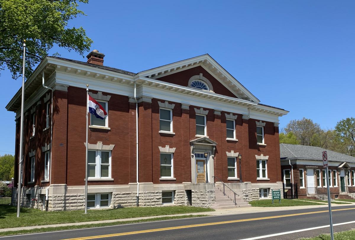 Jefferson Barracks Building uses Winco's 4500 double hung window series to replicate the original historic windows.