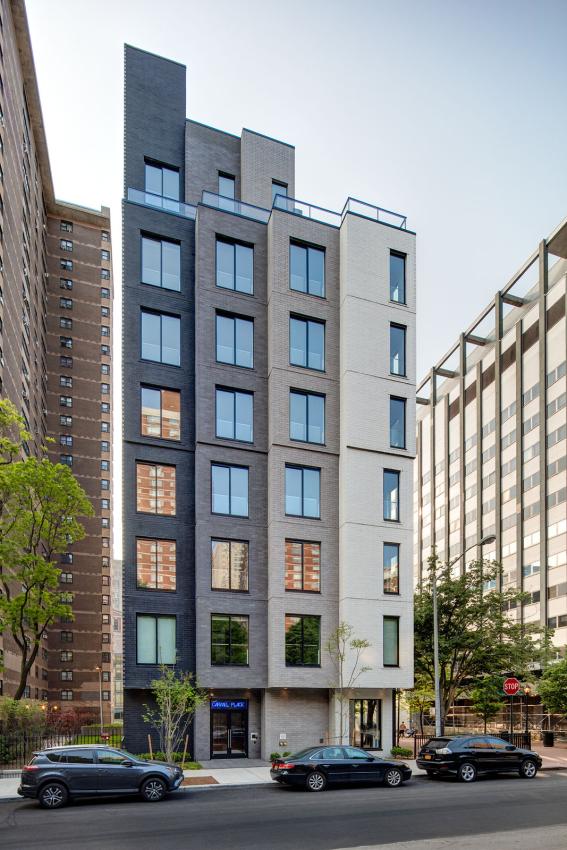 Winco’s 3410 sliding window series with impact-resistant laminated glass was used to provide safety, security and greatly reduce noise from the outdoors at Carmel Place Apartments.