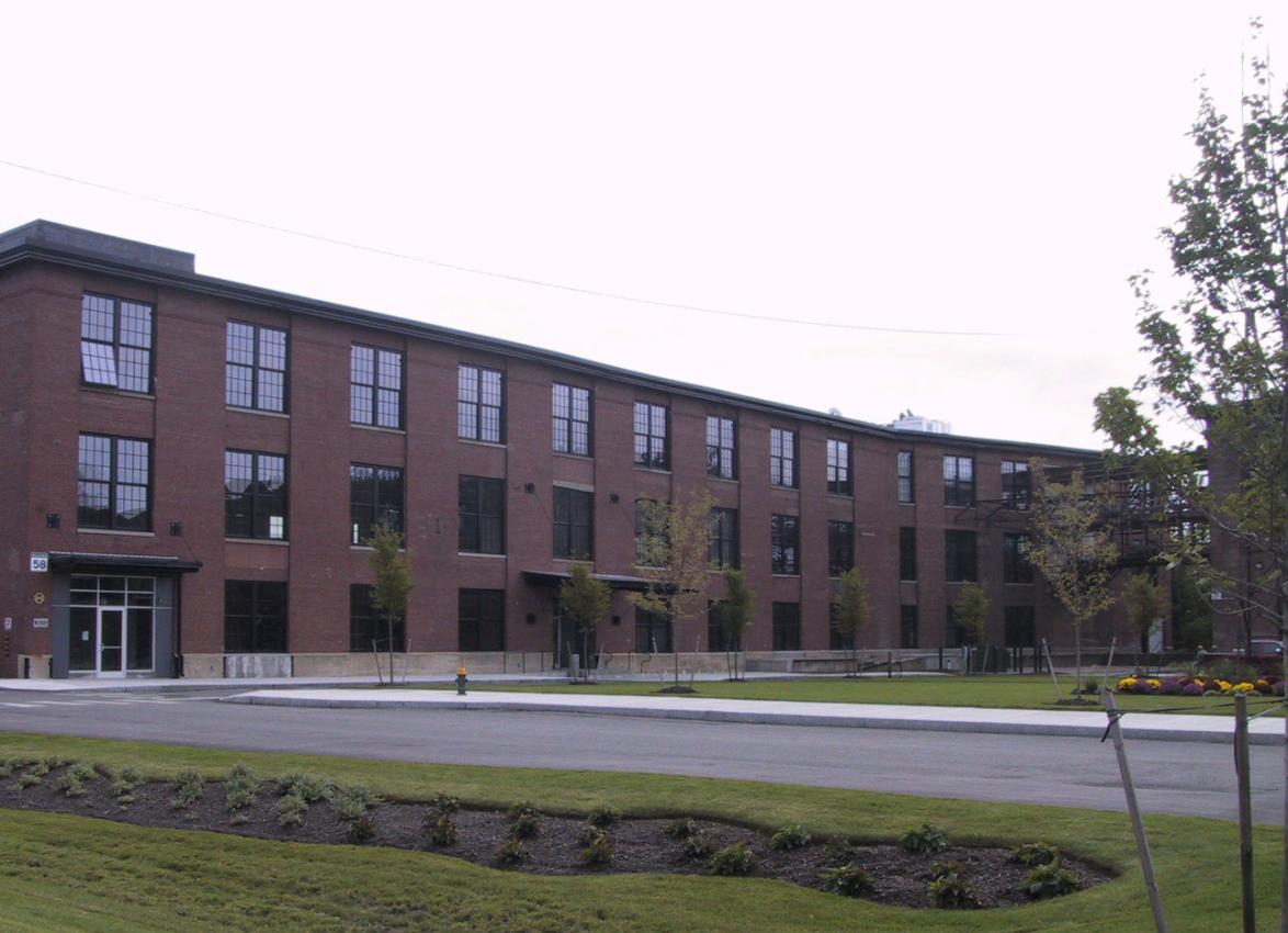 American Locomotive using Winco's 1450S Hung Replica window series.