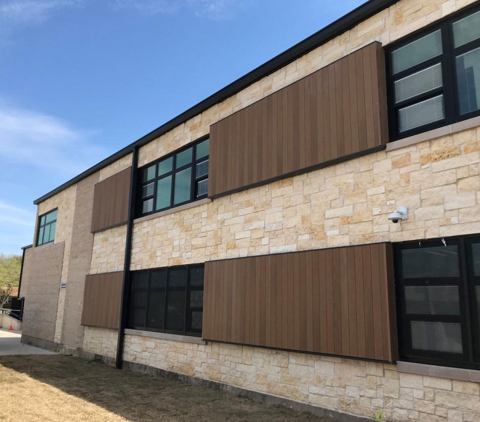 For classrooms and stairwells at Edna Rowe Elementary School, WINCO provided its 1450 series triple glazed windows side by side with 4410 series single hung dual glazed windows.