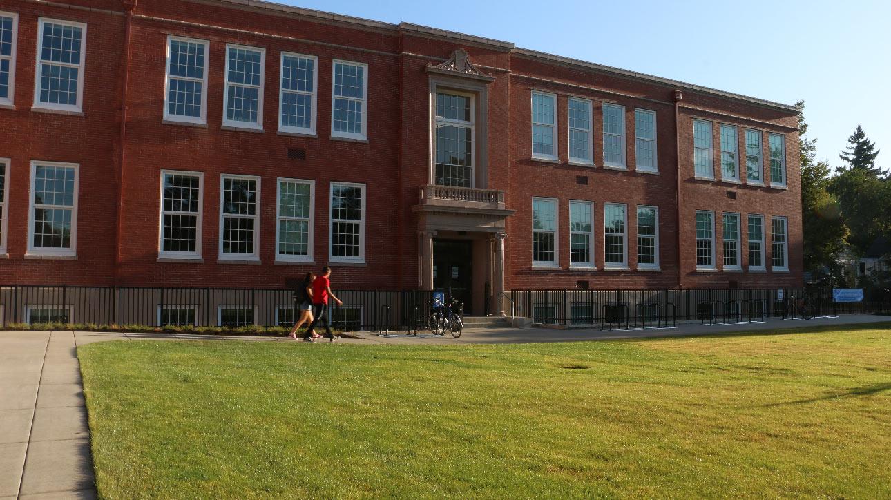 WINCO’s 1450S Projected/Casement Windows with a bone white finish and applied grids maintain Grant High’s original sightlines and aesthetic.