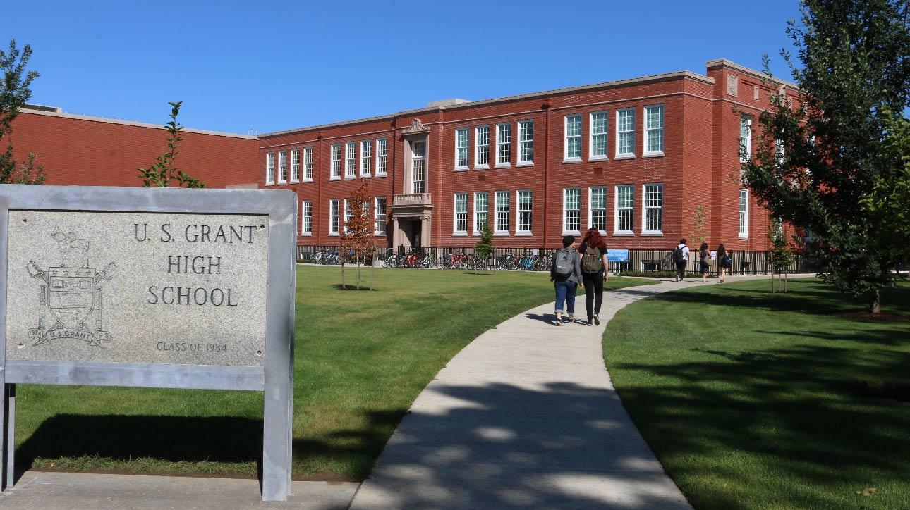 WINCO’s 1450S Projected/Casement Windows with a bone white finish and applied grids maintain Grant High’s original sightlines and aesthetic.