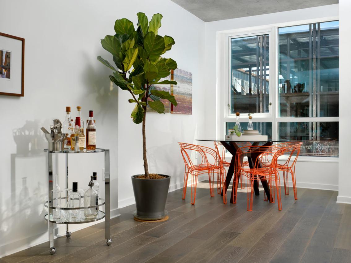 Winco Windows’ 1450 Series 4-inch unitized window wall accommodates Vida’s large window openings with deep wall cavities. In addition, its 3325 Series 3.25-inch zero sightline vents provide natural ventilation and clean sightlines.