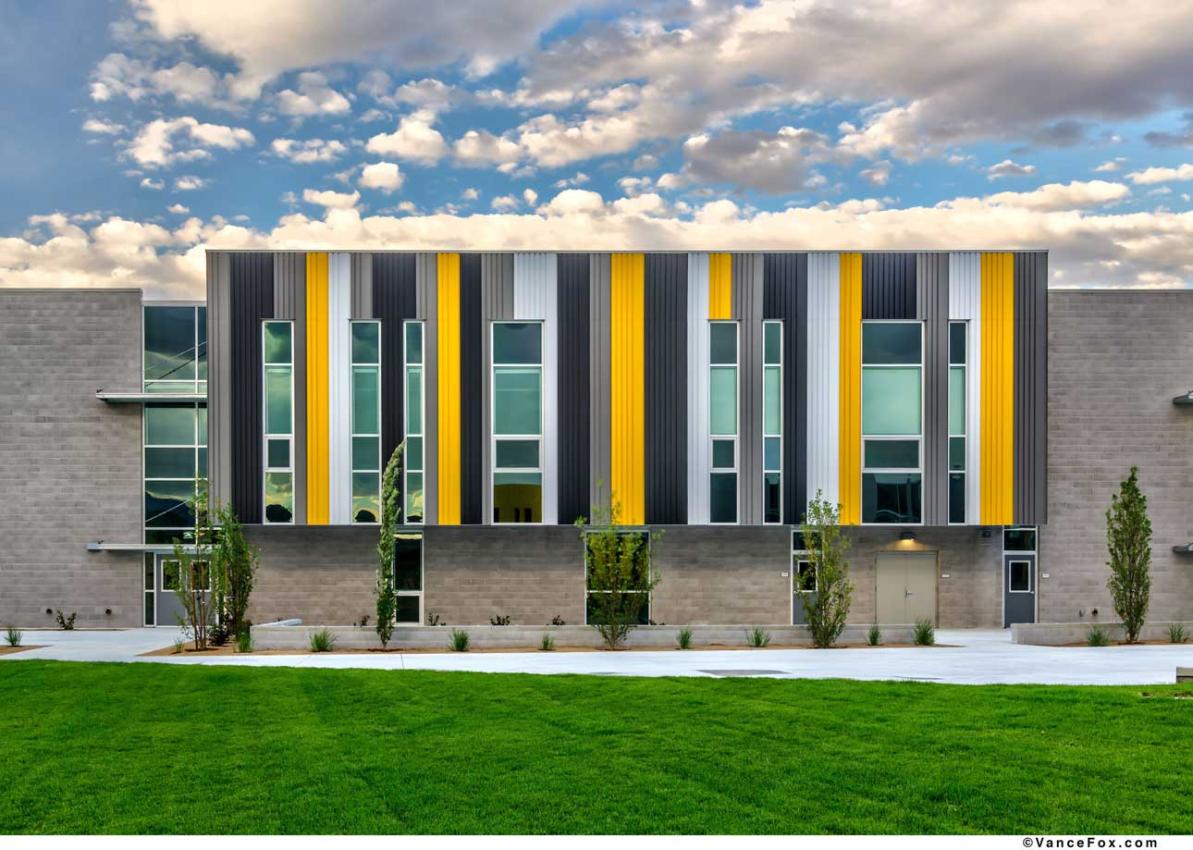 Students at Desert Skies Middle School benefit from the abundant natural light conditions in multiple ways. The automated Transira shading system controls light and significantly improves occupant comfort. 