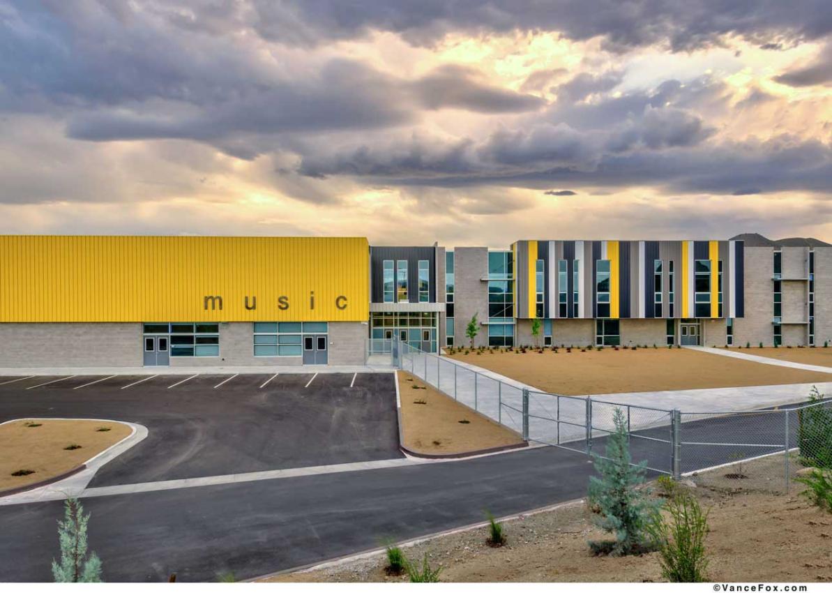 Students at Desert Skies Middle School benefit from the abundant natural light conditions in multiple ways. The automated Transira shading system controls light and significantly improves occupant comfort. 