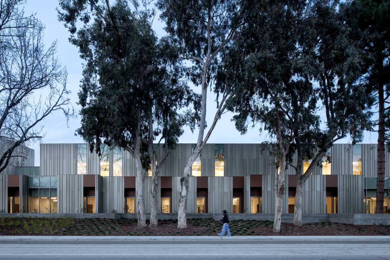 WINCO’s 8800 psychiatric window system was used in the patient rooms at El Camino Hospital to allow natural light and healing views of the patient gardens and beautiful trees.
