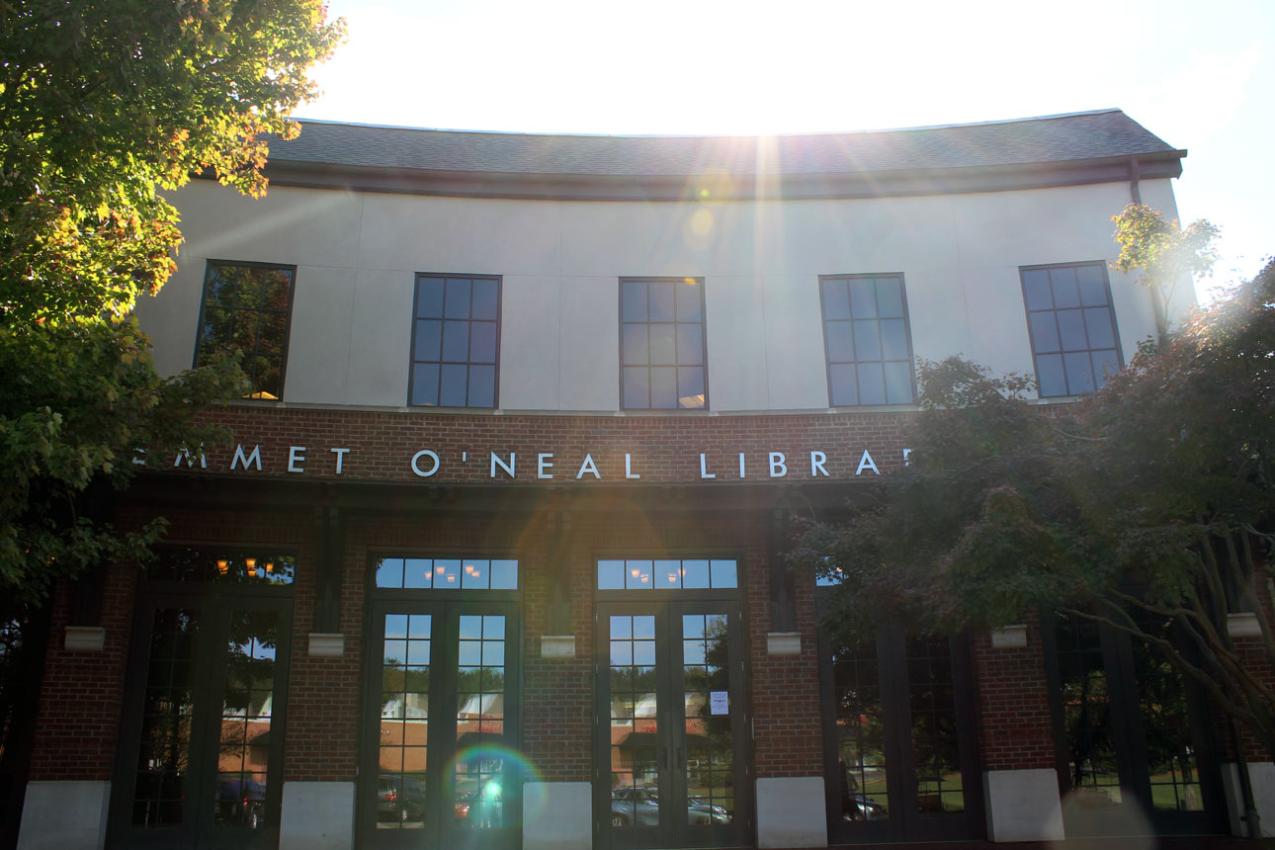 Emmet O'Neal Library in Mountain Brook, Alabama using Winco’s 1450S Window Series.