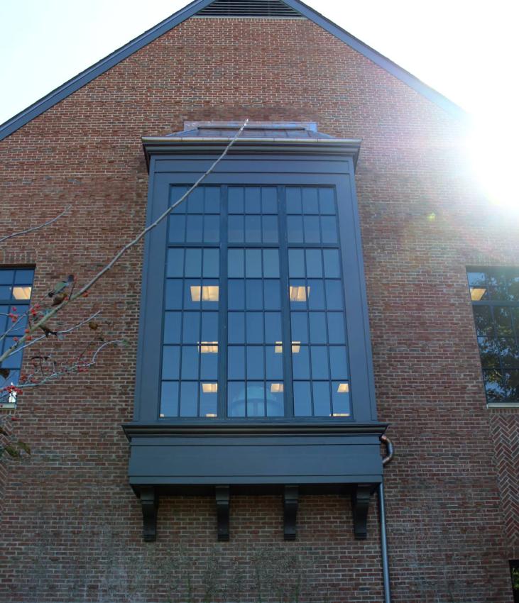 Emmet O'Neal Library in Mountain Brook, Alabama using Winco’s 1450S Window Series.