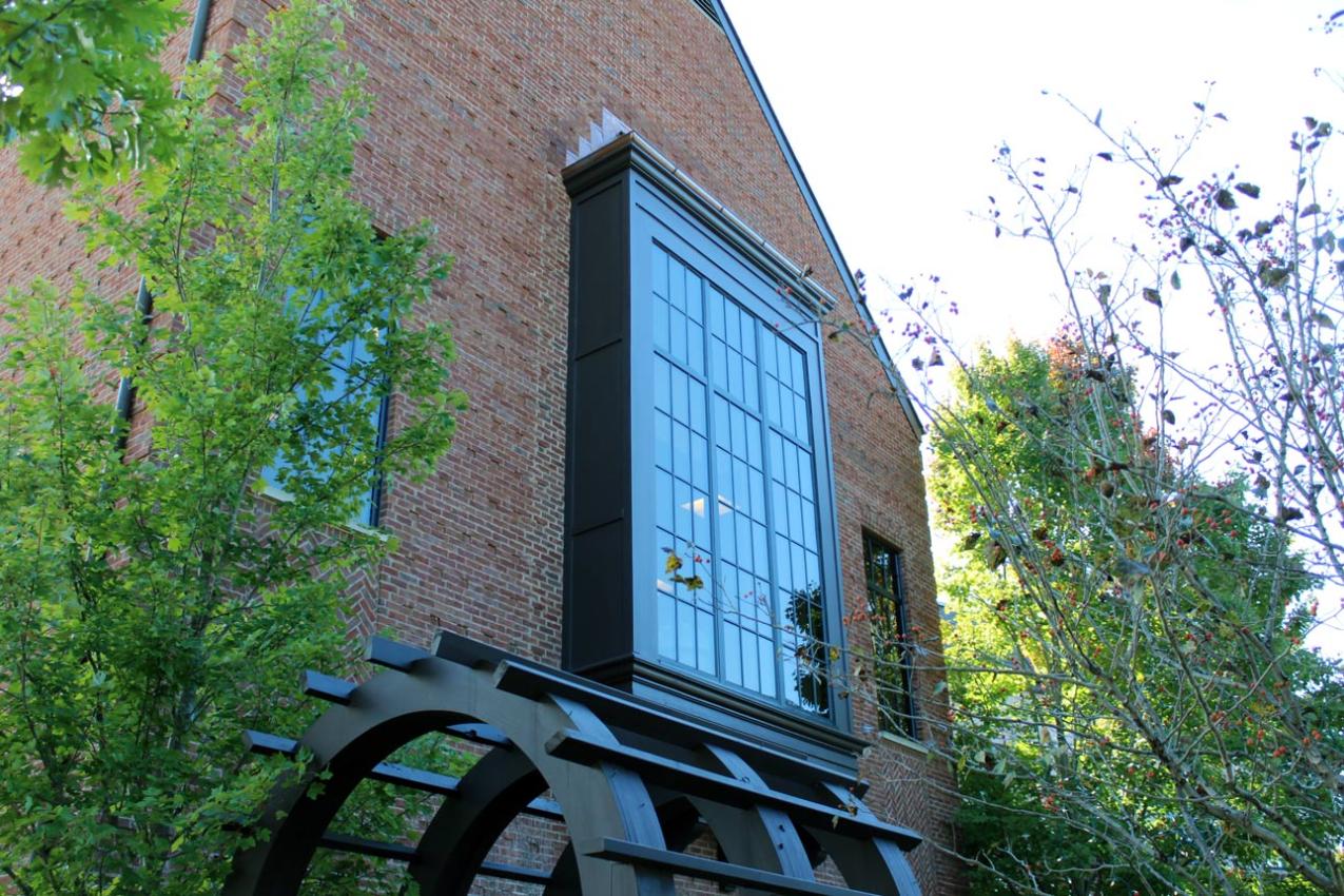 Emmet O'Neal Library in Mountain Brook, Alabama using Winco’s 1450S Window Series.