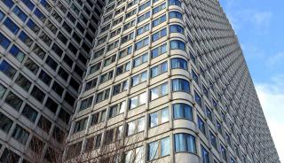 Winco’s custom high performance pre-glazed 1150 fixed and bent corner system integrates historic design with security at Boston's JFK Federal Building.