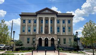 Winco’s single hung 4410S Series windows  recreate the historical look with its integral sloped exterior glazing leg at Gretna City Hall. 