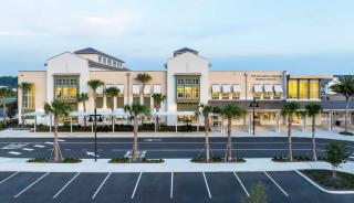 The Villages Charter K-8 School showcases Winco’s 4410 Single Hung windows, blending functionality and aesthetics.