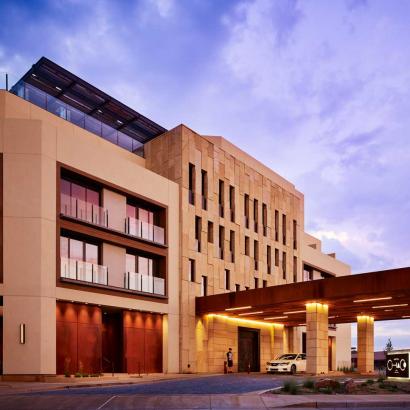 Winco’s Terrace Doors and sidelights are installed on each guest room’s outdoor balcony at Hotel Chaco. By reducing the amount of aluminum required to maintain the structural integrity of the door, Winco’s framing system and UV-resistant finish blends well with the hotel’s emphasis on energy-efficient technology.