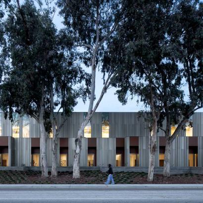 WINCO’s 8800 psychiatric window system was used in the patient rooms at El Camino Hospital to allow natural light and healing views of the patient gardens and beautiful trees.